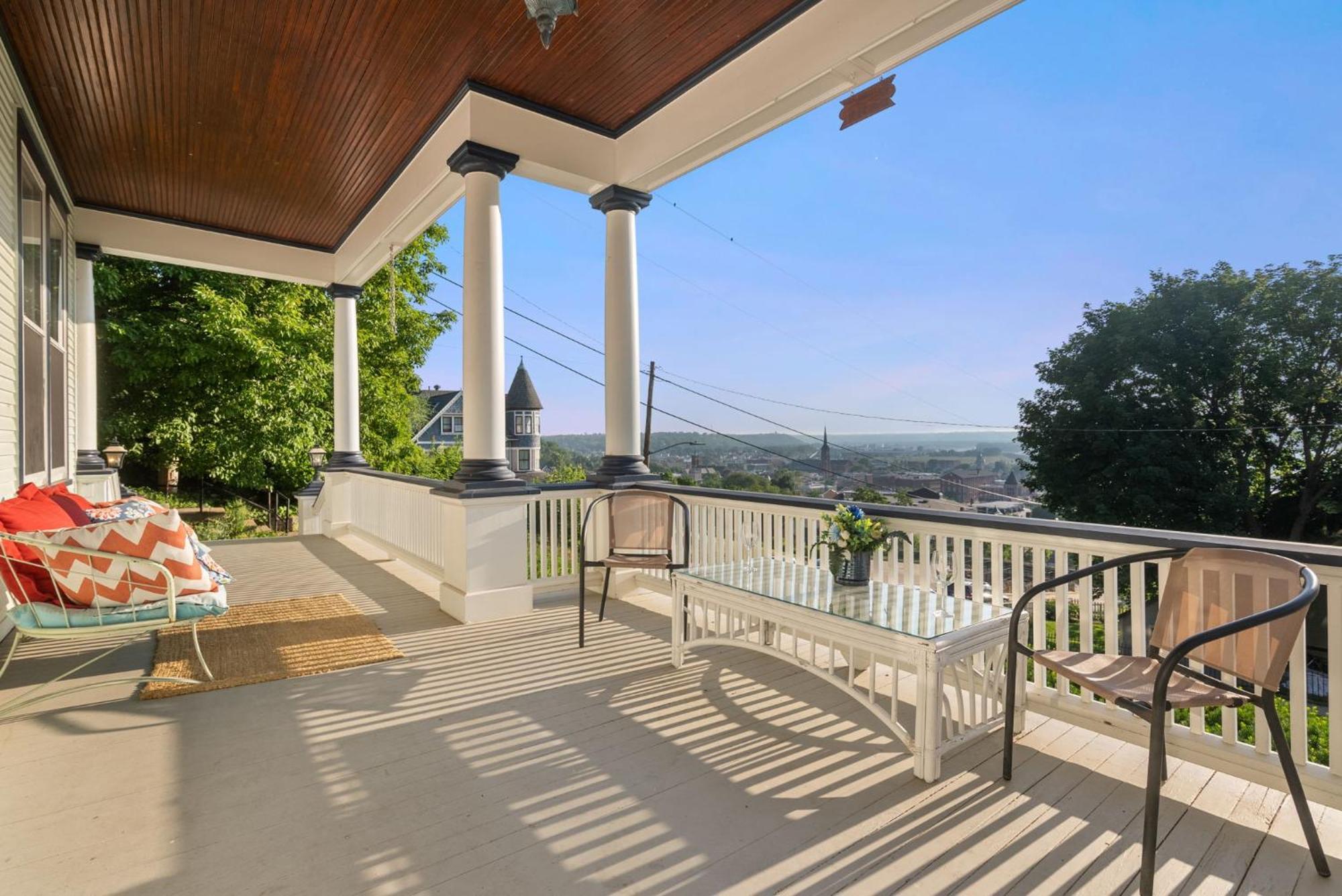 Dubuque'S Front Porch, Historic Charmer, Walk Downtown Exterior foto